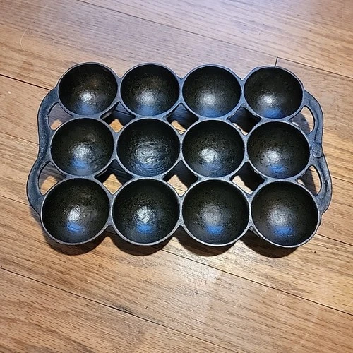 Very Early Pre Griswold  ERIE No9 Cast Iron Golf Ball Gem Baking Pan vintage