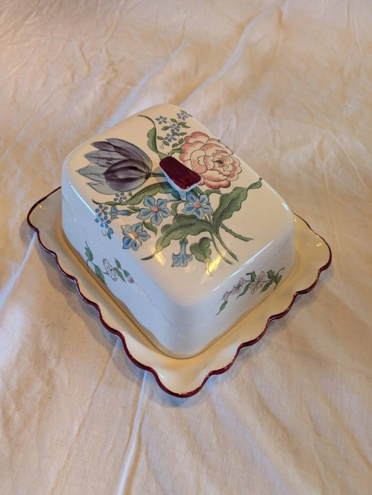 French Bouquet Floral Ceramic Butter Dish/Cheese Dish with Red Trim
Opens in a new window or tab