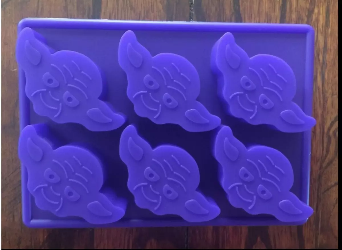 Yoda 2024 cake pan