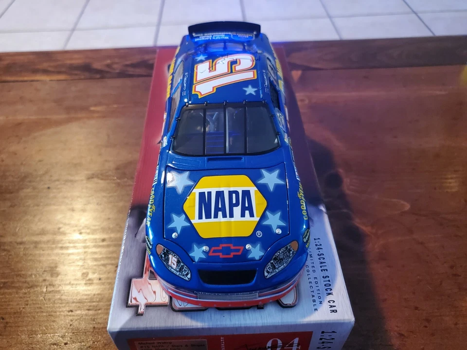 Michael Waltrip #15 NAPA 2004 Monte Carlo Action масштаб 1:24 банк для стокового автомобиля - Изображение 3 из 4