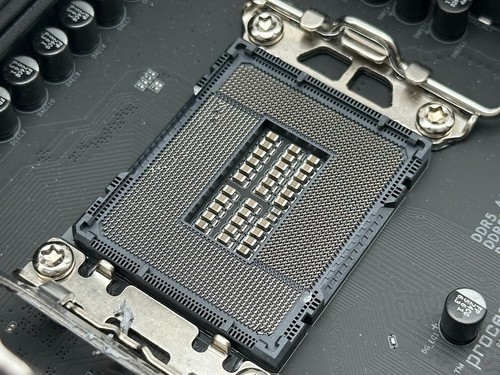 GIGABYTE Z790 AORUS ELITE AX LGA 1700 ATX Intel Motherboard READ/FOR PARTS - Afbeelding 6 van 8