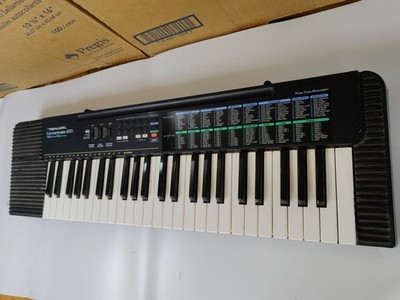 REALISTIC Radio Shack Concertmate 670 Electronic Keyboard