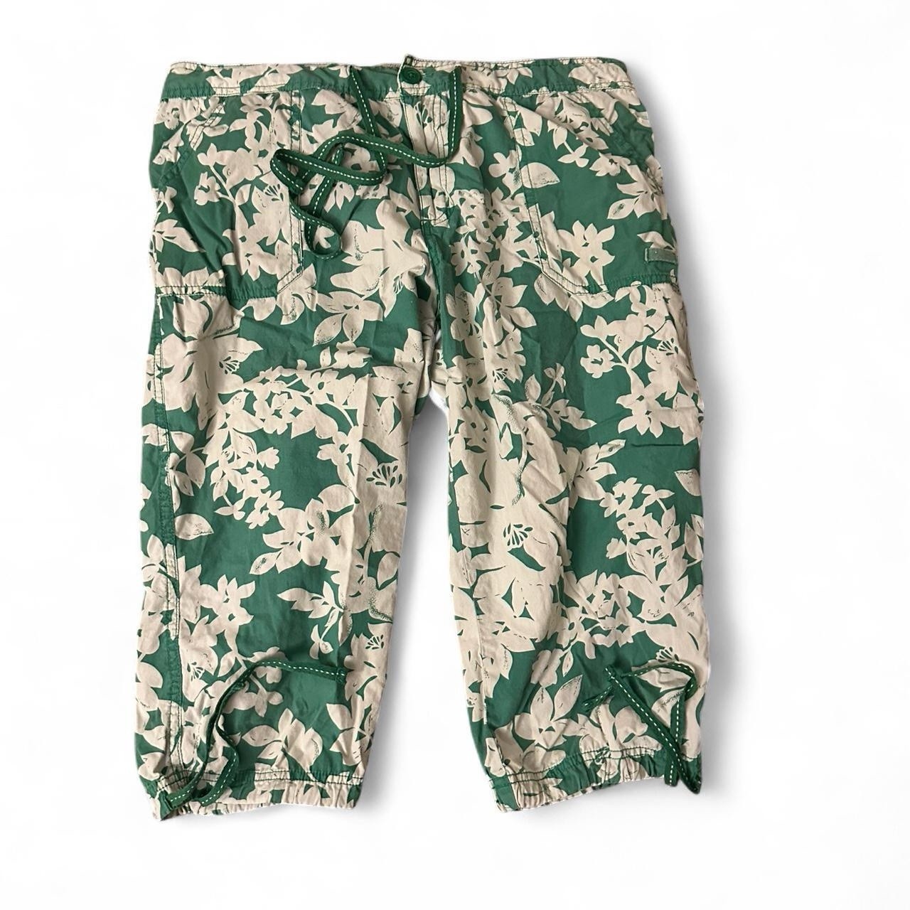 Green floral print vintage Y2K capri pants with adjustable waist and drawstring