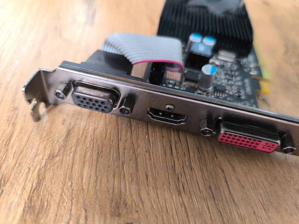 Graphic card XFX Radeon HD 6570 1GB DDR3 128bit PCI-E (HD-657X-ZLF V1.1) - Image 2 of 4