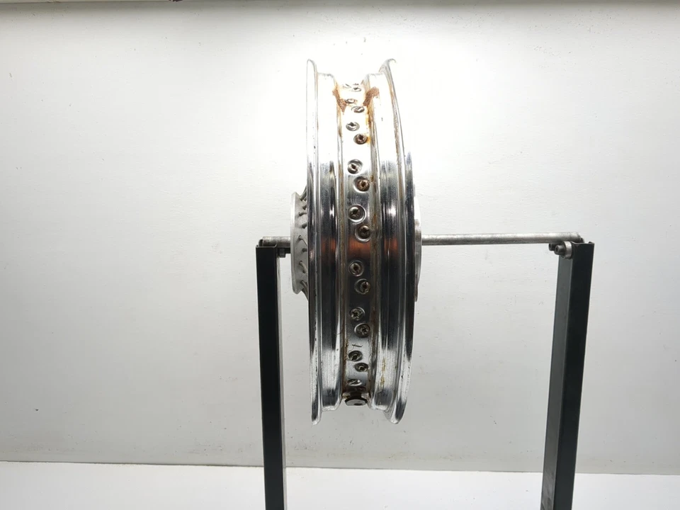 01-04 Llanta delantera Suzuki VL800 Intruder Volusia RECTA o DAÑADA 16X3,00 Foto 3 de 4