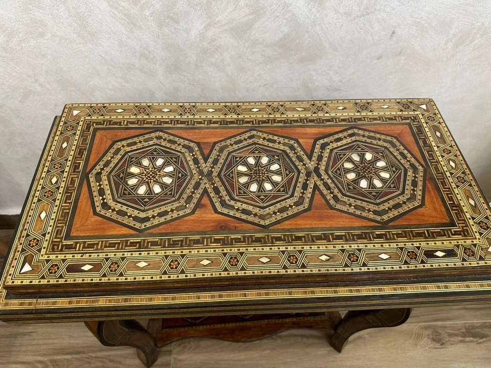 Mesa de juego plegable con incrustaciones de madreperla de madera de marquetería Damasco años 40 Foto 2 de 4