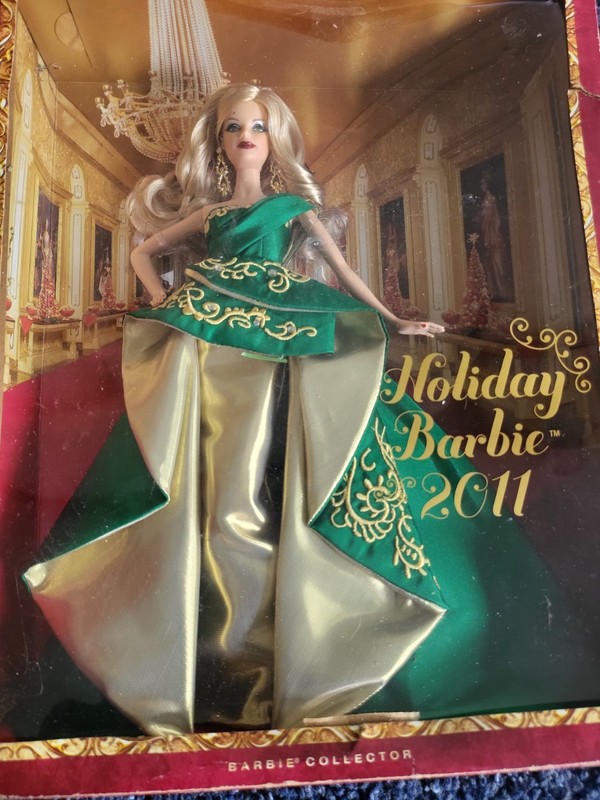 2011 HOLIDAY BARBIE DOLL BLONDE MATTEL T7914 NRFB