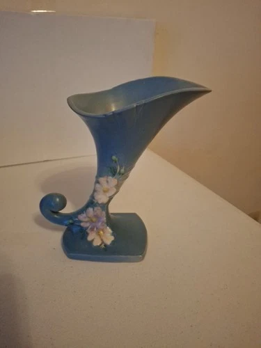 1939 Roseville Cosmos Cornucopia Vase137-8.