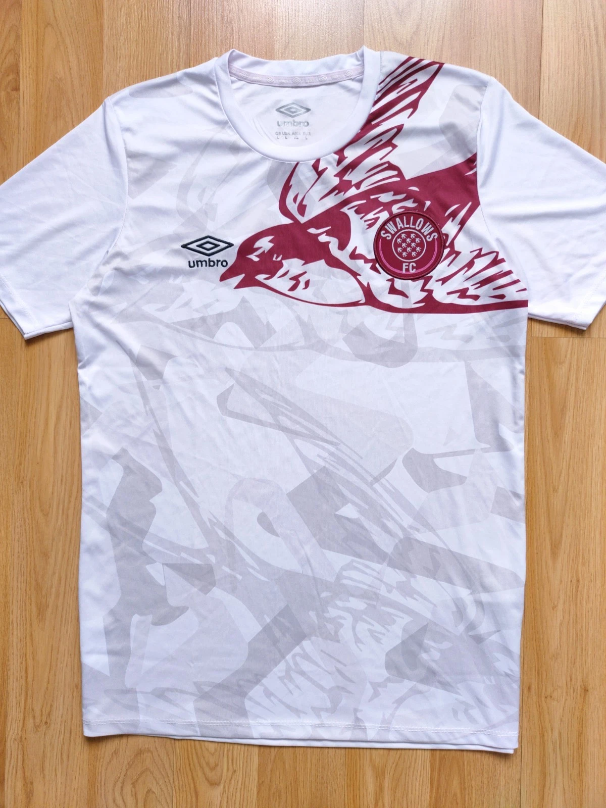 Umbro FC Swallows Soccer Jersey White Graphic Performance Football Tee Shirt L