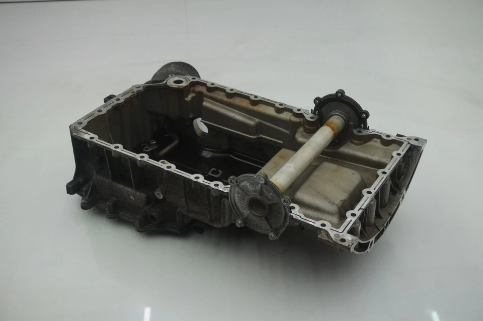 Cacerola de aceite superior e inferior del motor OEM 94810701524 Porsche Panamera 4S 970 2010-16 Foto 2 de 4