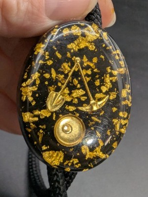 Vintage Mid-Century Western Gold Flakes In Resin Bolo Tie
