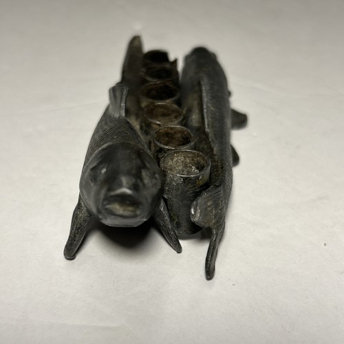Antico 2 Koi Pesce Fiore Rana Ikebana 6 Fori Metallo Fuso Marcato Giappone '900 - Foto 3 di 11