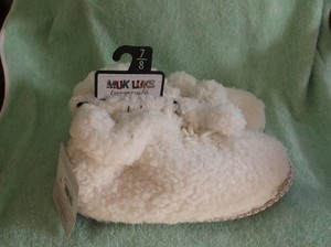 Ladies slippers size 7/8 White Muk Luks made from recycled plastic | eBay