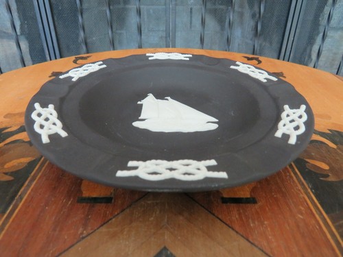 Vintage Wedgwood Black Jasper Ware Large 7" Ashtray Dish Sailing Ship Sailboat - Picture 2 of 3