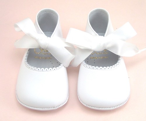 DE OSU - Spain -Baby Girls European White Leather Dress Pram Crib Shoes - Sz 0-4 - Picture 2 of 5