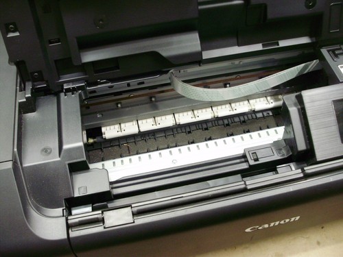 Canon Pixma PRO 200 Professional Color Photograph Printer - Picture 12 of 17
