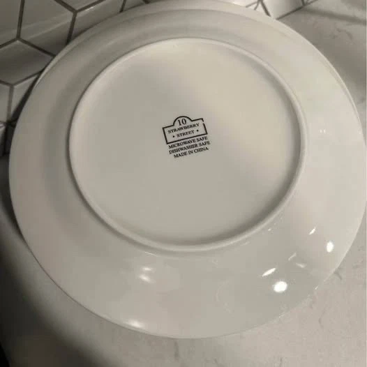 Juego de 12 platos redondos para catering Strawberry Street de 10,5" Foto 3 de 3