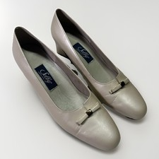 VTG Selby Comfort Flex Nude Leather Pumps Size 8.5 AA Bow Detail Heels