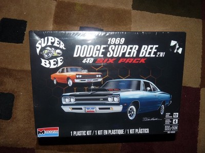 Revell Monogram 1969 Dodge Super Bee 440 6 Pack 2 in 1  1/24 Plastic Model Kit