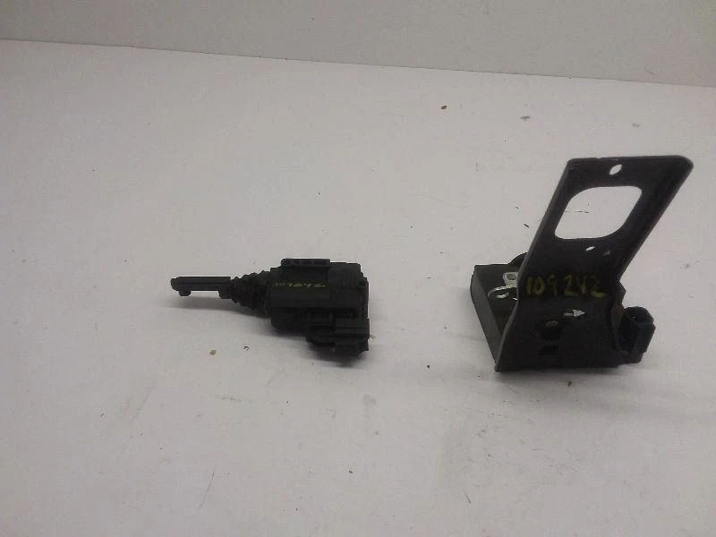 OEM 2008 - 2012 FORD ESCAPE TRUNK LID TAIL LIFT GATE LATCH LOCK and ACTUATOR - Image 4 of 4