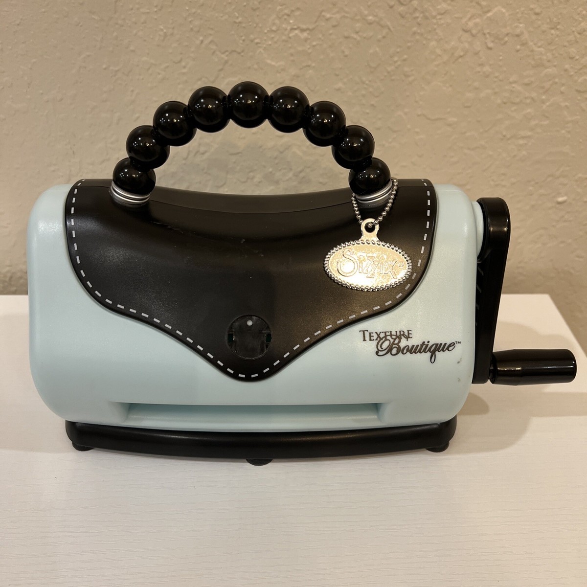SIZZIX TEXTURE BOUTIQUE MACHINE LIGHT BLUE PURSE W/ CUTTING PAD