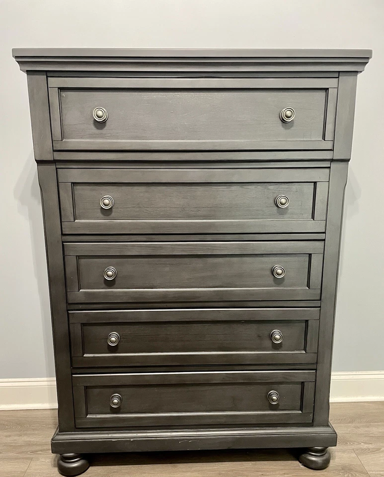 Juego de dormitorio queen a juego Foto 4 de 4