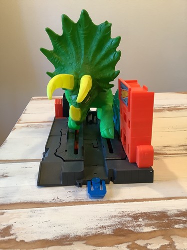 Hot Wheels City Smashing Triceratops Dinosaur By Mattel - Picture 6 of 7