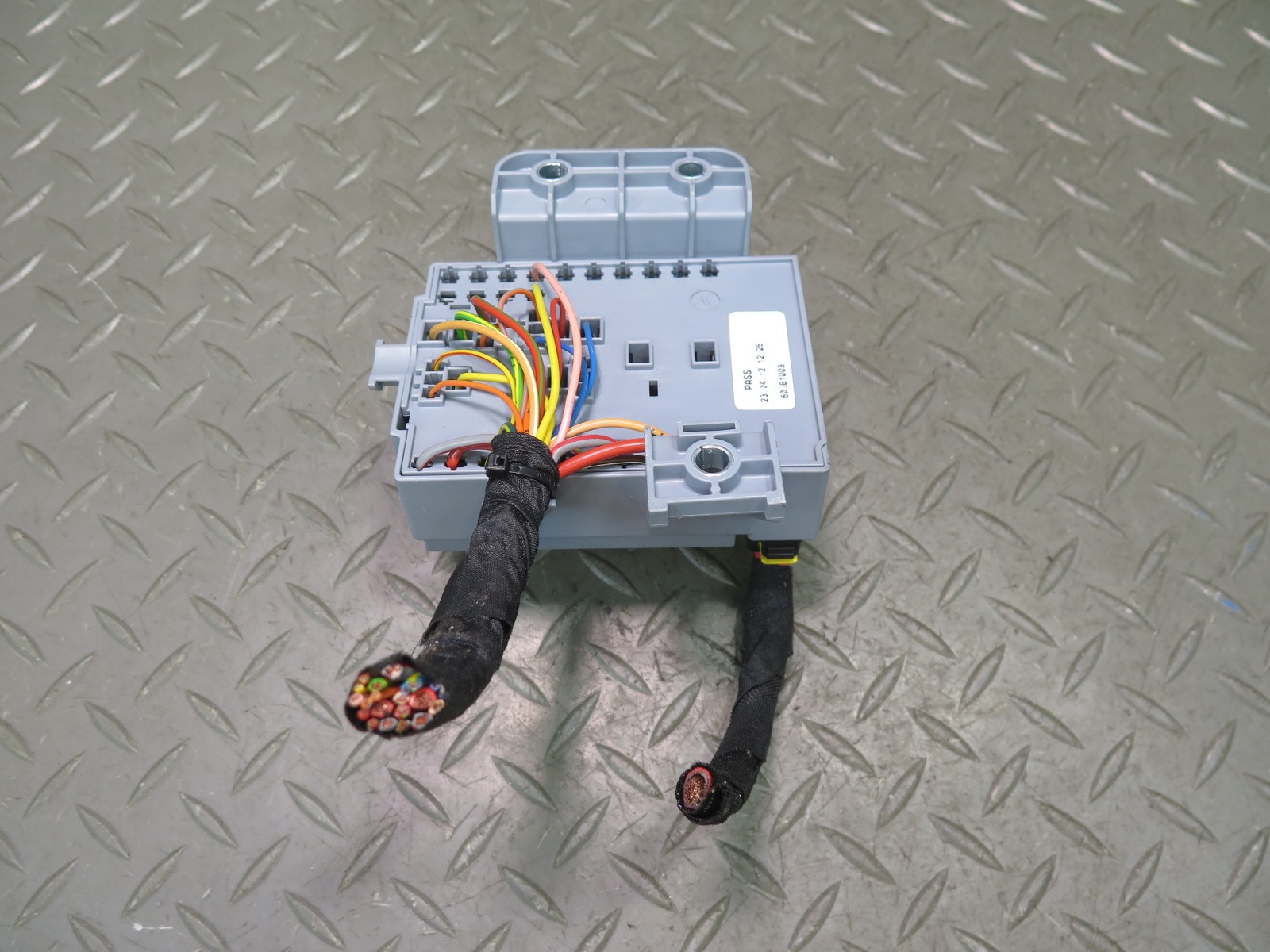 2009-2012 MASERATI GRANTURISMO M145 4.7L SAM FUSE RELAY BOX MODULE 60681003