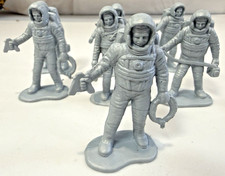 Vintage Lot of 7 Astronaut Spacemen Standing Gray Plastic Toy Figures 2"