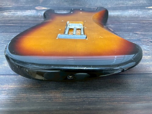 Corpo Fender Japan ST-62US Stratocaster Sunburst con ponte - Foto 11 di 14