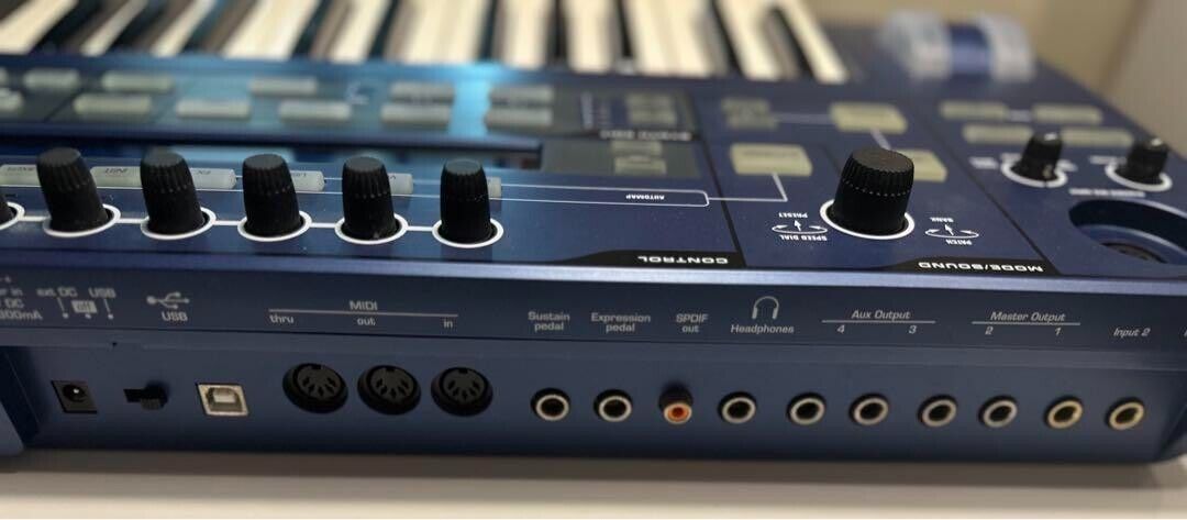 Novation ULTRANOVA analog modeling synthesizer keyboard Novation ULTRANOVA analog modeling synthesizer keyboard