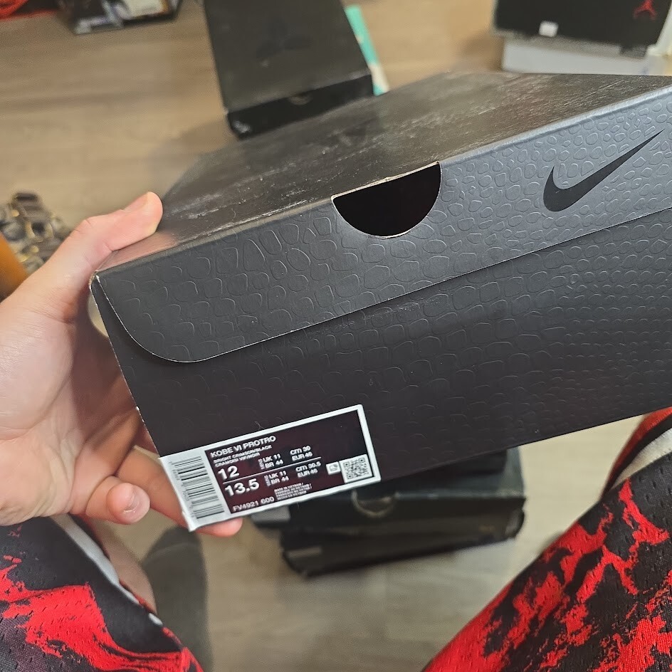 Kobe 6 Reverse Grinch, New with Box, 12 US Men