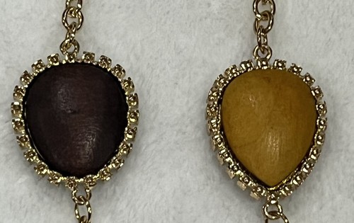 Wood and mother of Pearl necklace by eva JeanBart LoRenzotti. - Picture 11 of 15