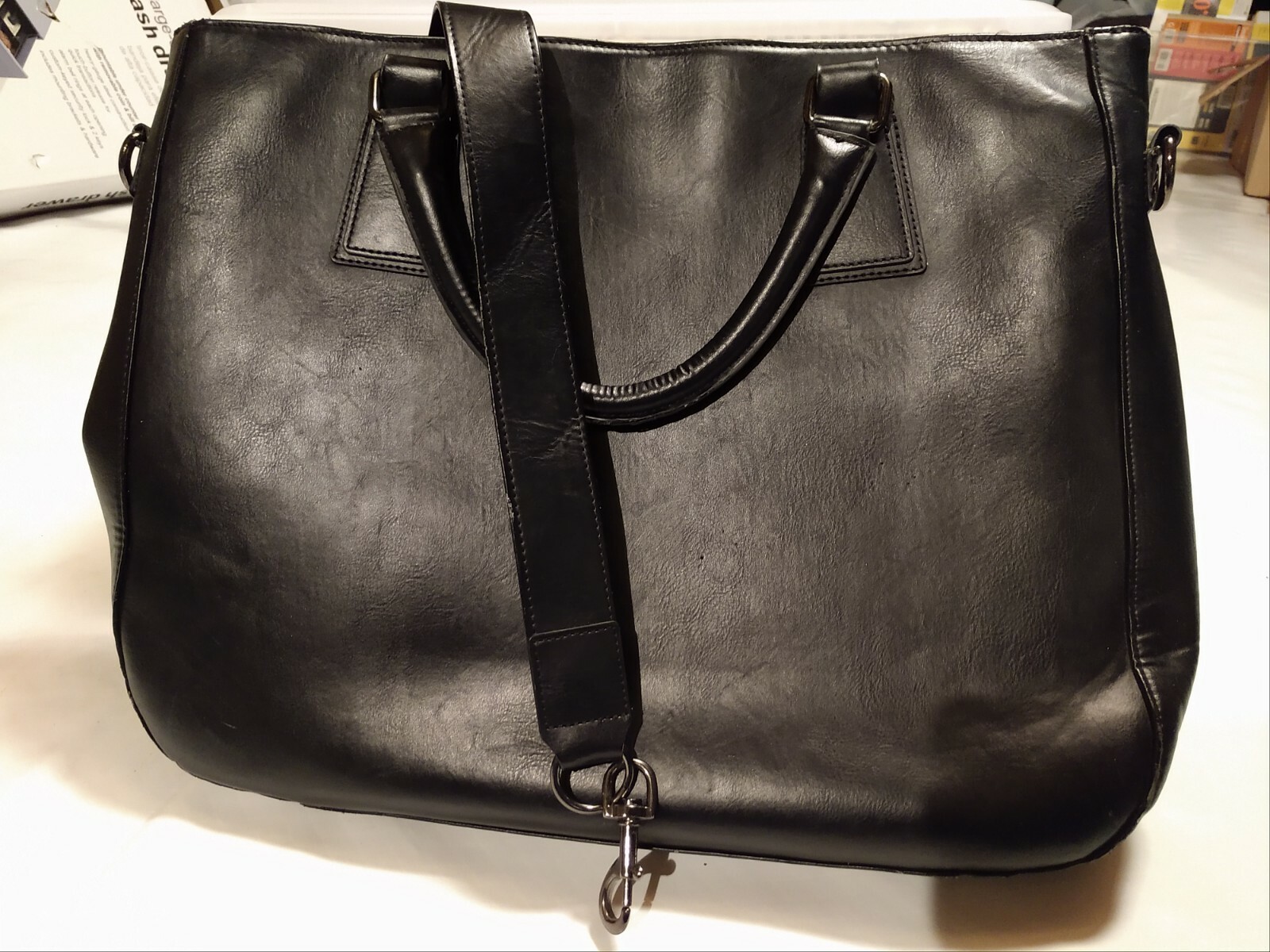 Black leather messenger laptop bag Gem