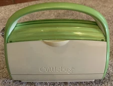 Provo CUTTLEBUG Embossing AND DIE CUTTING MACHINE with plates + Extras