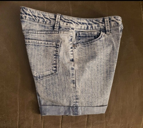 Girls Size 14 Faded Pinstriped Jean Shorts w/ Bottom Cuffs NEW w/ Tags! NWT NICE - Picture 4 of 8