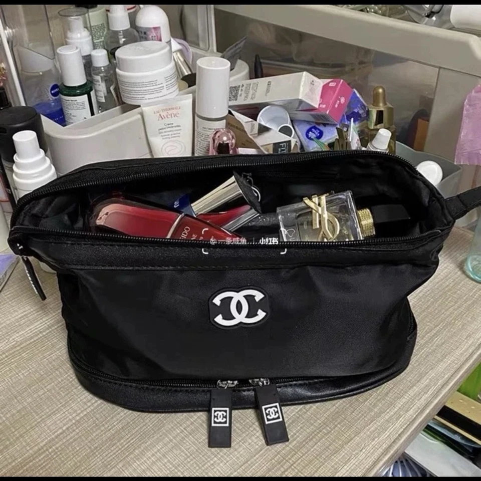 Nueva bolsa de maquillaje Chanel auténtica | Bolsa de artículos de tocador gran capacidad de GWP REGALO Foto 4 de 4