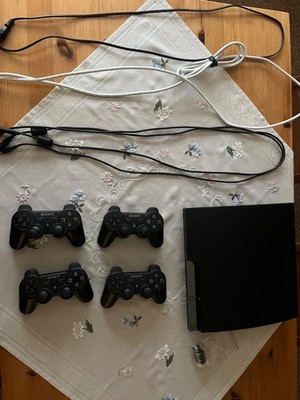 Playstation 3 Konsole slim mit 4 Controllern und 48 Spielen