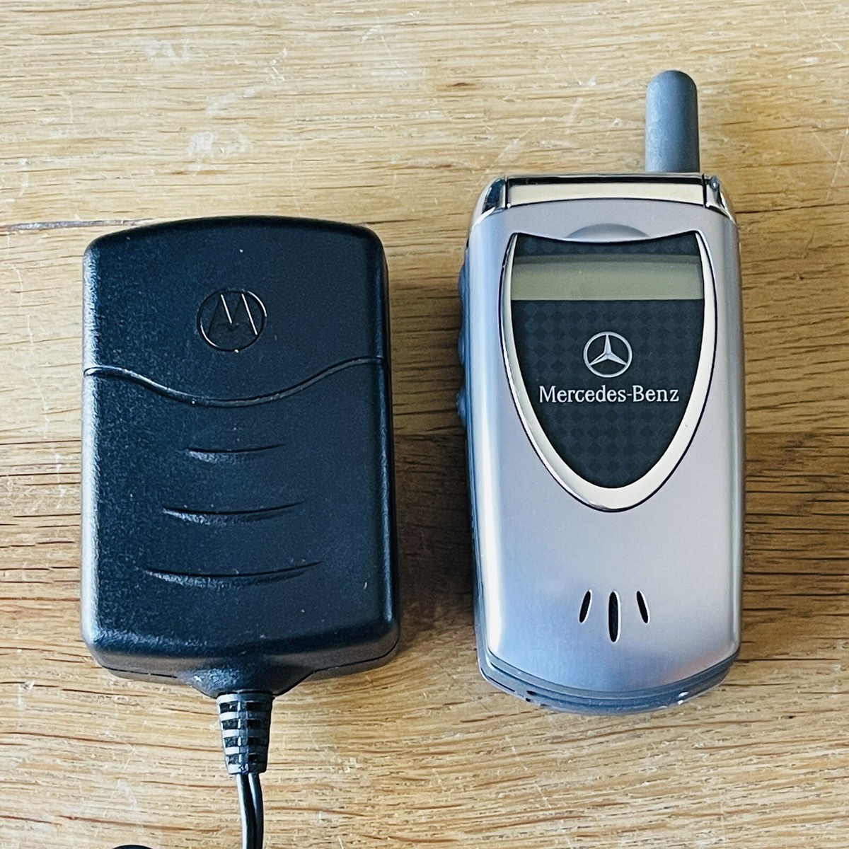 Working RARE HTF Mercedes Benz Motorola Flip Phone V60s | eBay