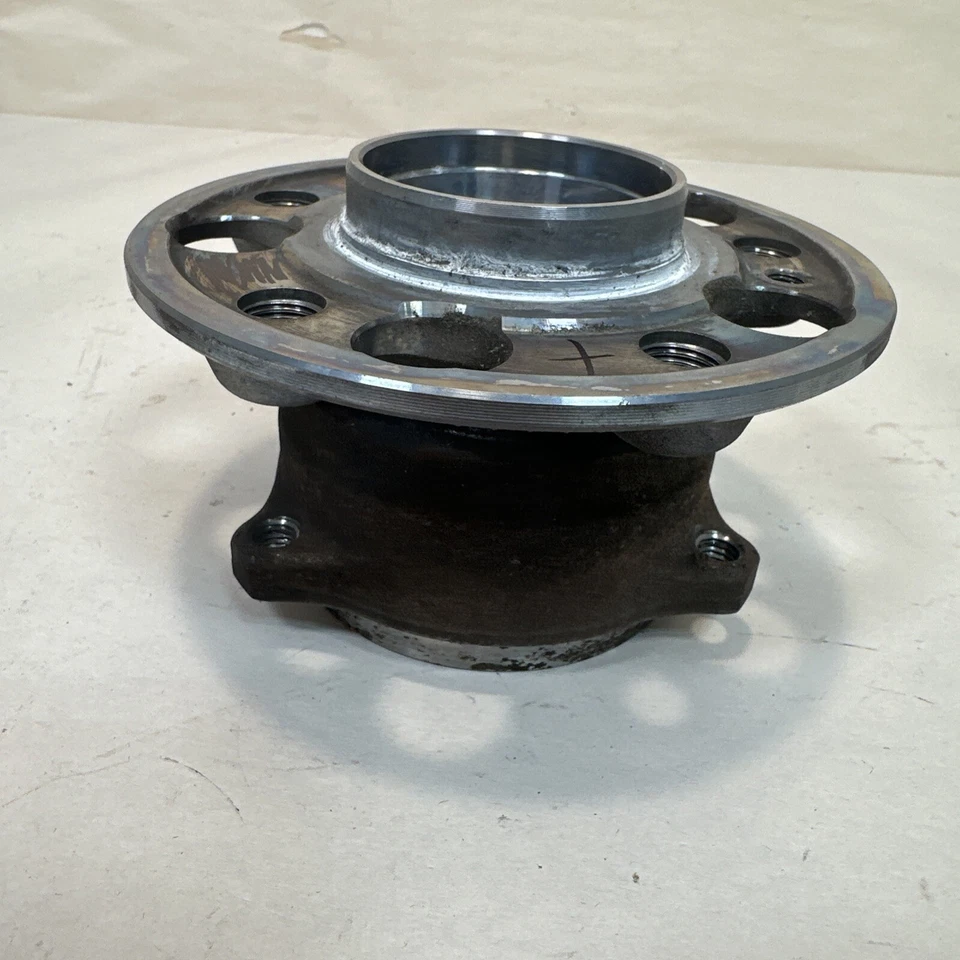 Mercedes-Benz GLC 43 AMG 2023 cupé cojinete de rueda trasera izquierda fabricante de equipos originales Foto 4 de 4