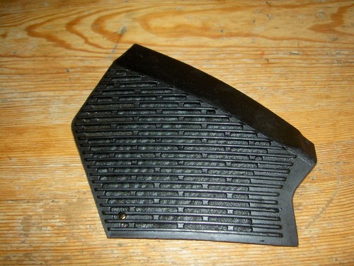 Mercedes 123 Lautsprecherabdeckung  rechts Armaturenbrett schwarz 1236802807