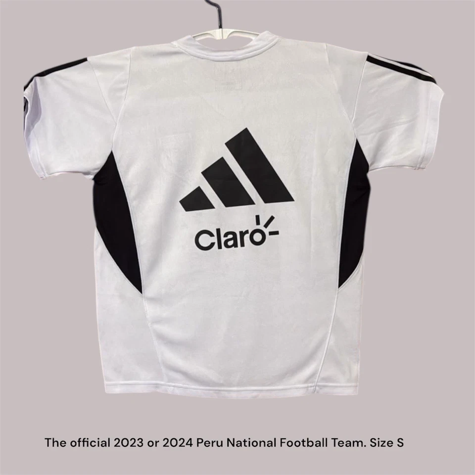 Selección Oficial de Fútbol del Perú 2023 o 2024. Talla S Foto 2 de 2