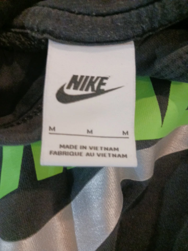 Sudadera con capucha Nike juvenil talla M negra con Nike verde y cuadros plateados Foto 4 de 4