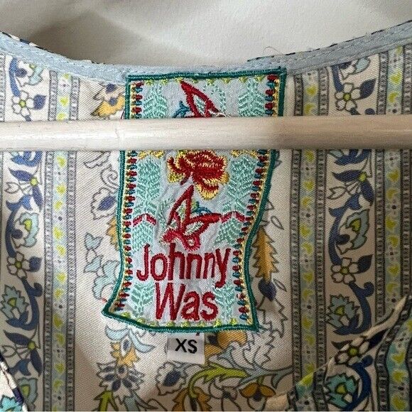 Johnny was silk floral paisley ivory sleeveless t… - image 3