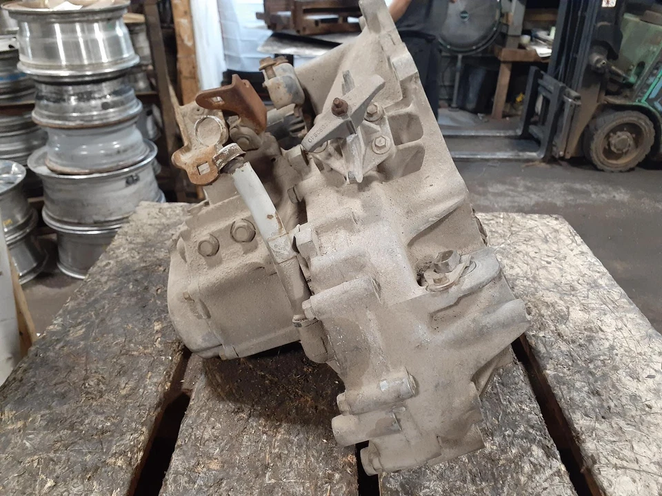 Used Manual Transmission Assembly fits: 1988 Chevrolet Beretta MT 4-121 2.0L mag Foto 4 de 4