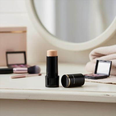 Revolutionary Max Factor 25 Fair Stick Concealer - Long-Lasting Flawless Finish