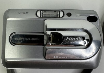 Fujifilm FinePix A340 4.0MP Compact 3X Optical Zoom Digital Camera Silver Tested