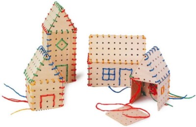 Small Foot 8150 Fadenbauteile Spielzeug Bauen Sie Ihr eigenes Haus wie Sie wollen