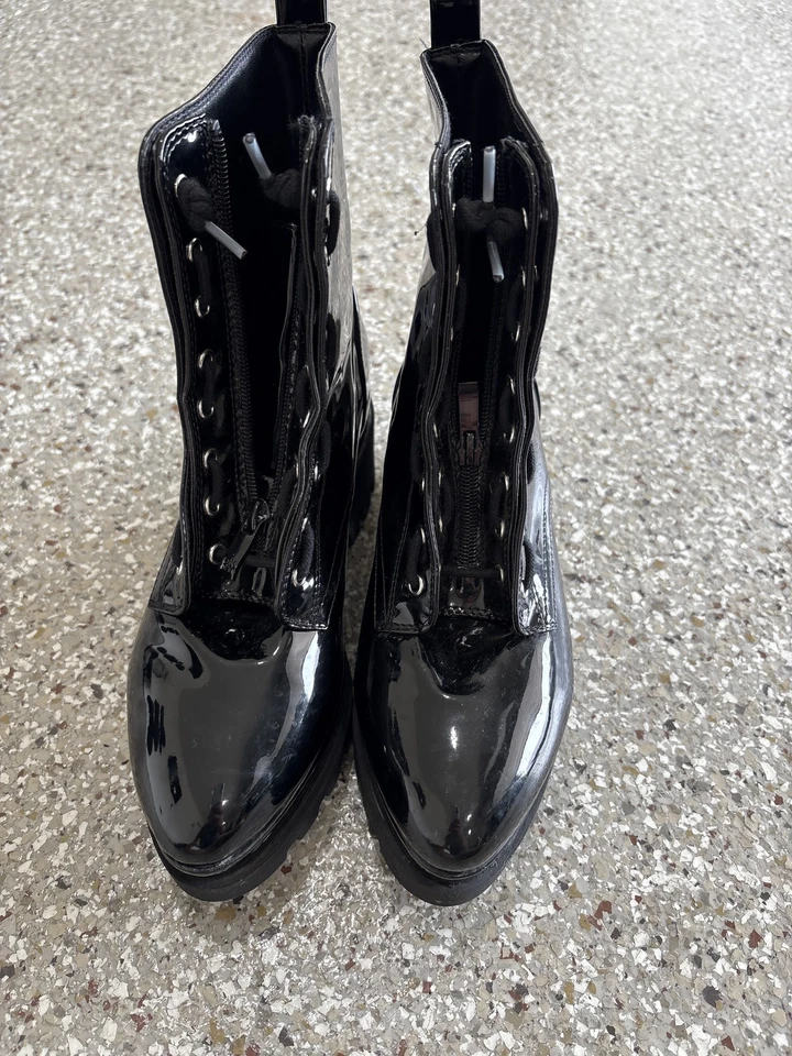 DKNY Women's Black Patent Leather Lace-Up Combat Boots Sz 7 - Image 4 of 4