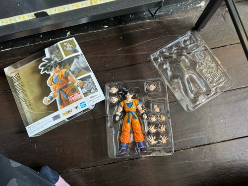 Dragon Ball Son Goku Super Hero S.H. Figuarts - Picture 2 of 3
